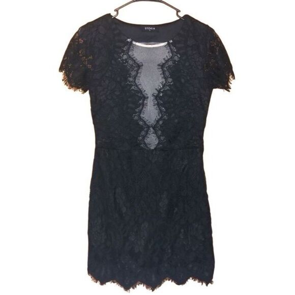 205. Storia Elegant Black Lace Dress - Picture 2 of 3